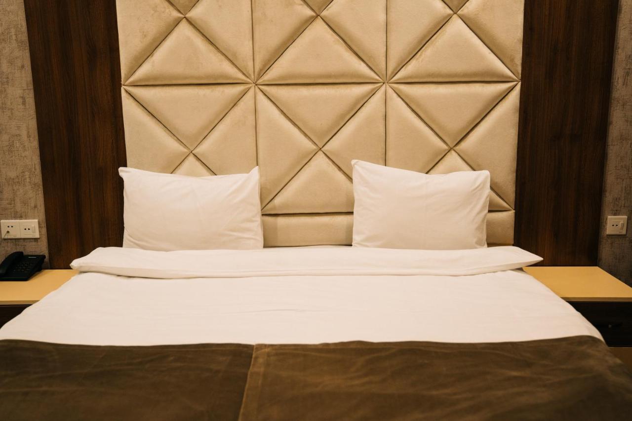 The Clocktower Hotel Baku Eksteriør bilde